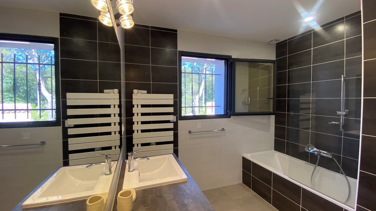 Photo of Bathroom in Quartier des Espesses
