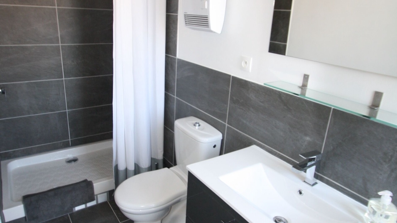 Photo of Bathroom in Thezan-des-Corbieres