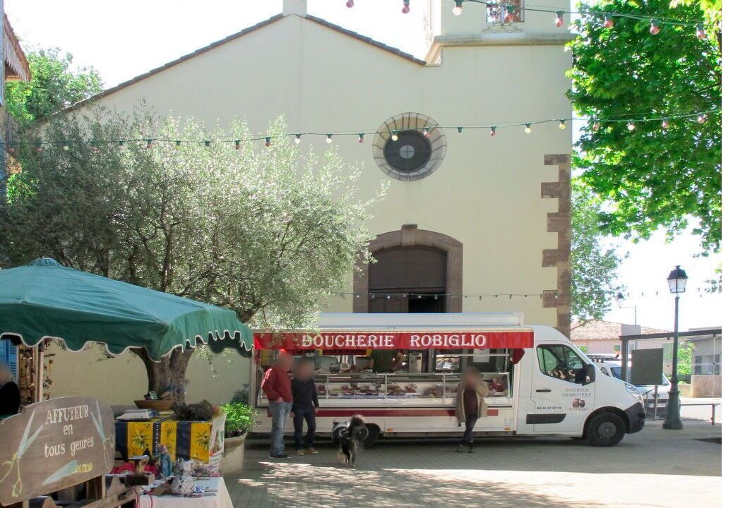Photo of Others in Le Mitan