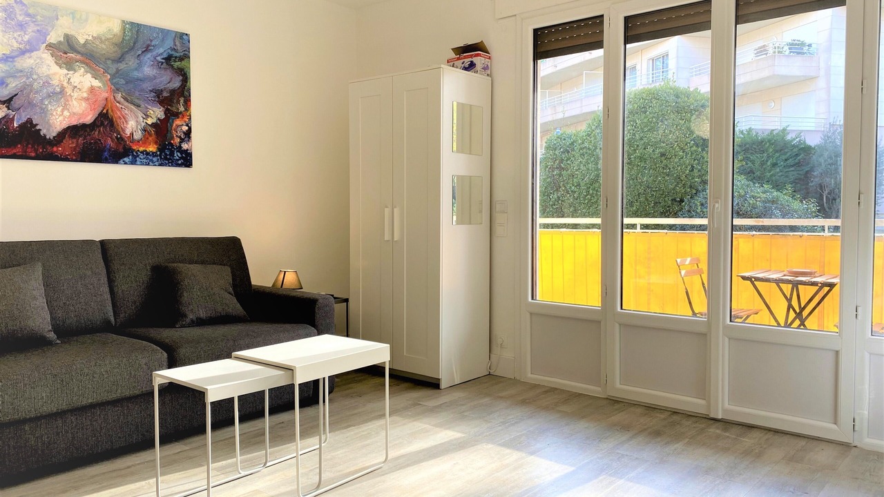 Photo of Livingroom in California - Pezou