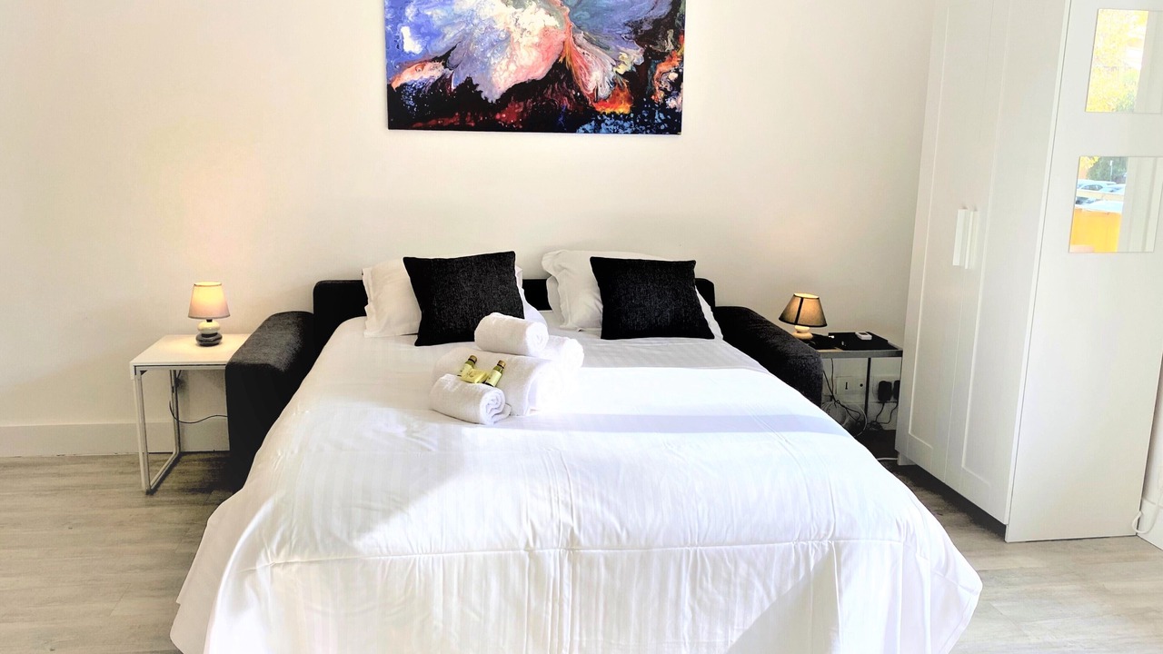 Photo of Bedroom in California - Pezou