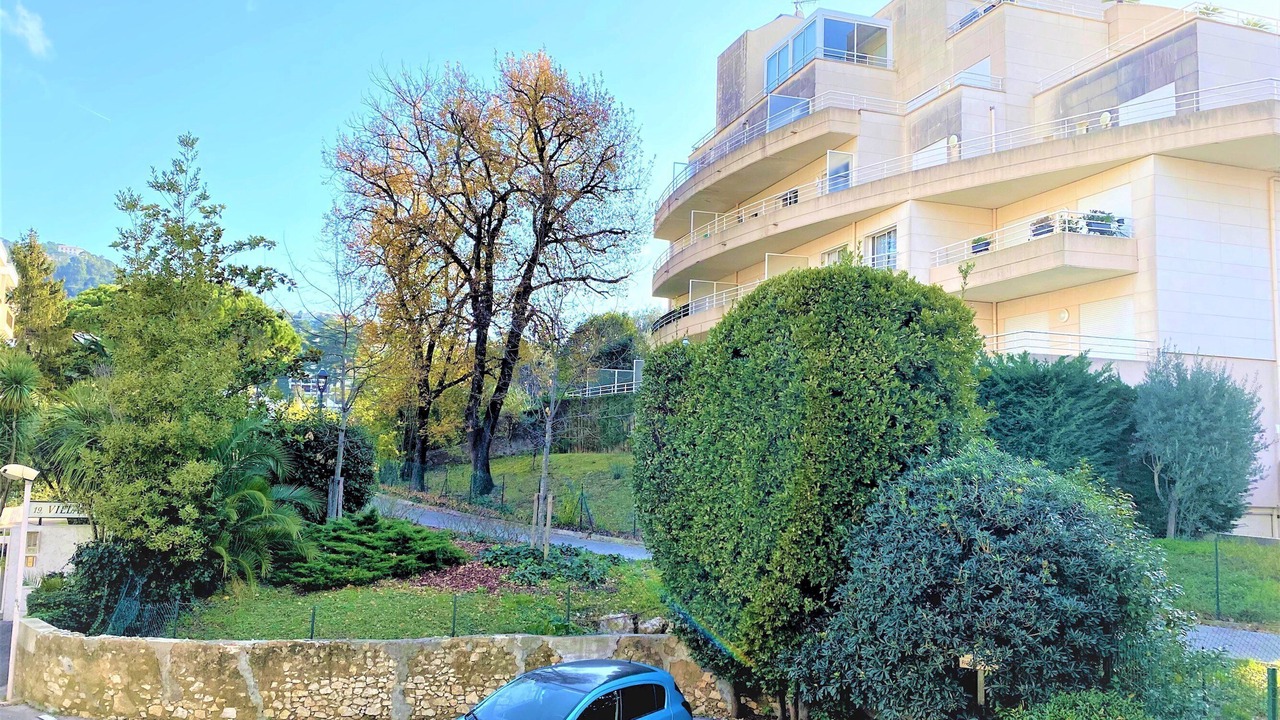 Photo of Outdoor in California - Pezou