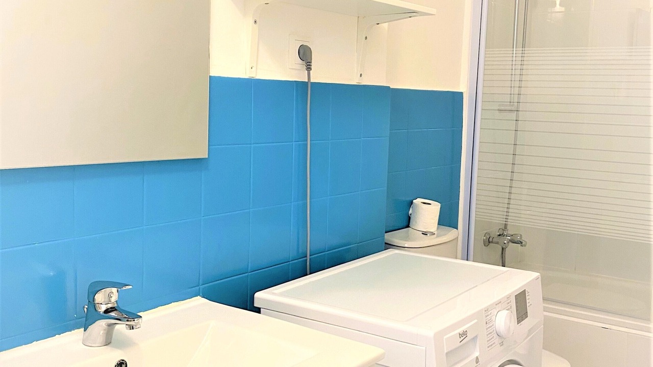 Photo of Bathroom in California - Pezou