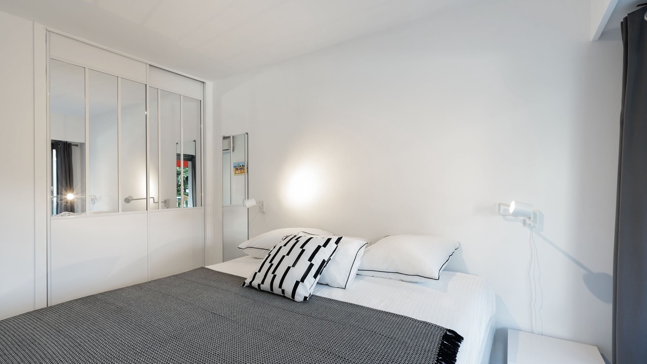 Photo of Bedroom in California - Pezou