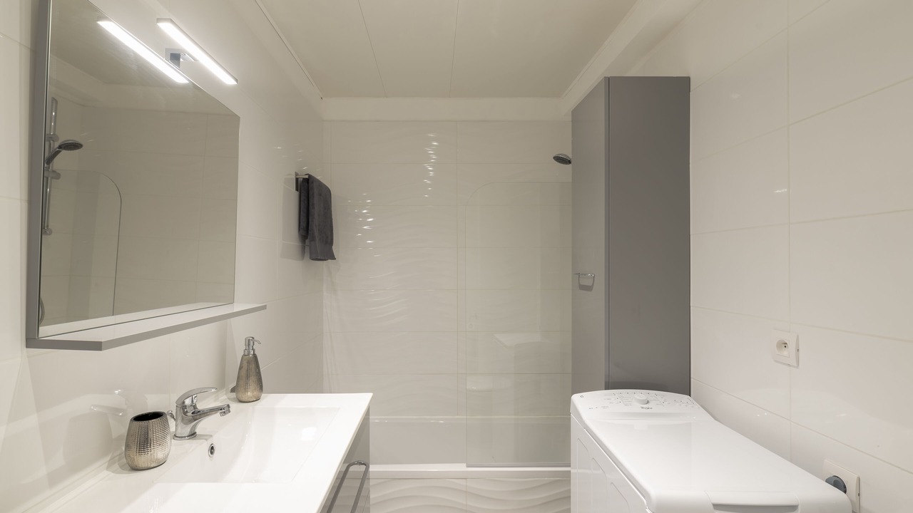 Photo of Bathroom in California - Pezou
