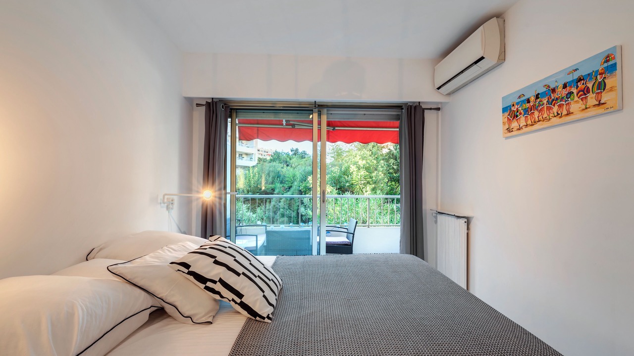 Photo of Bedroom in California - Pezou
