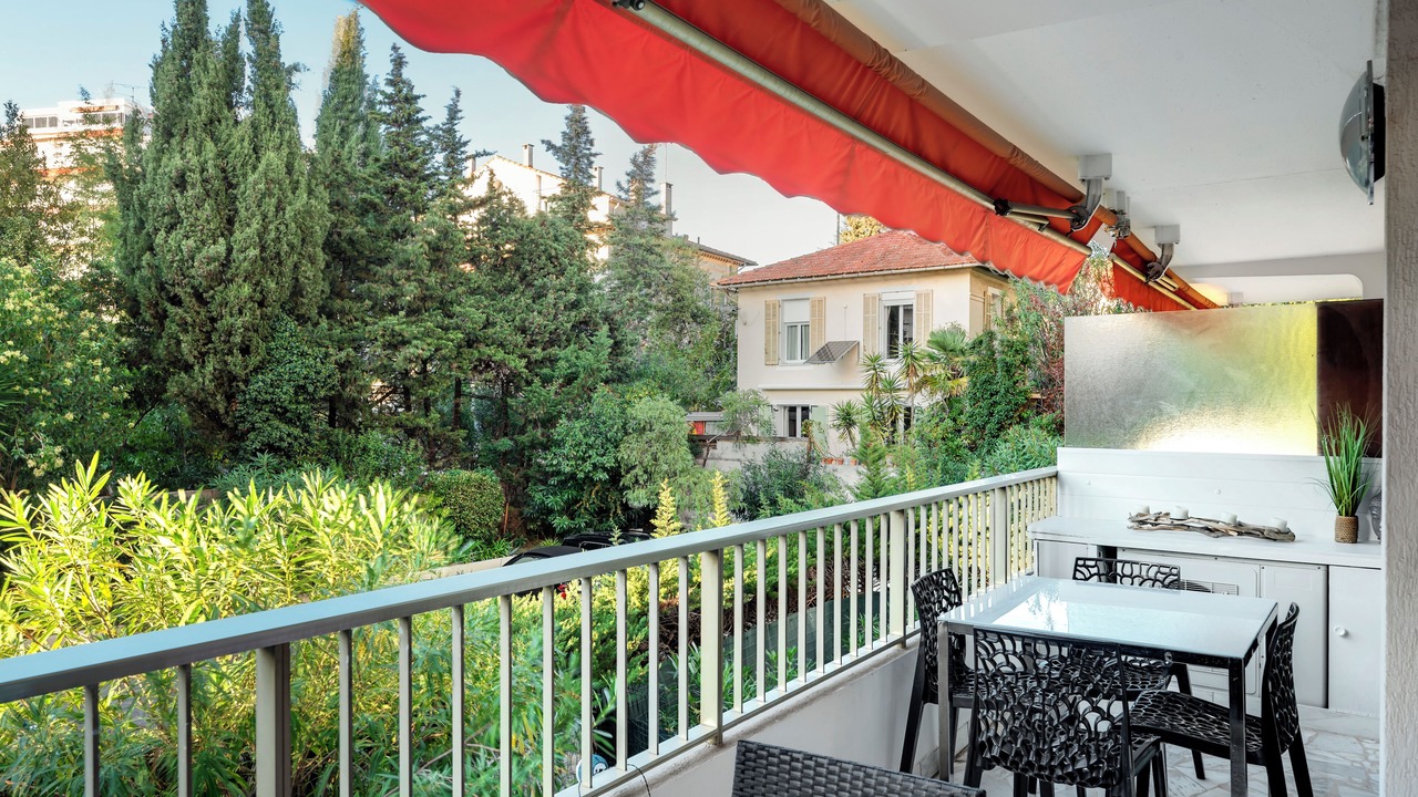 Photo of Outdoor in California - Pezou