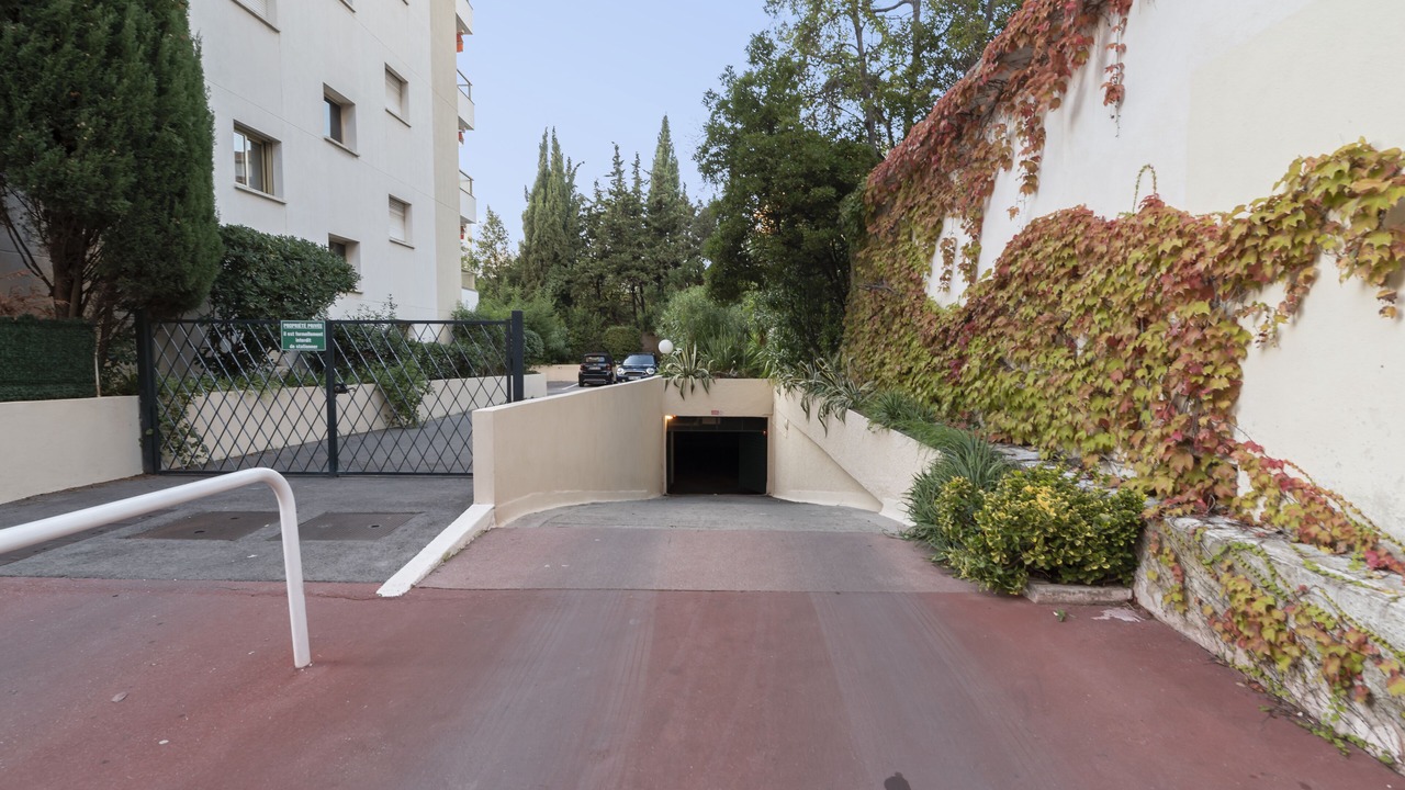 Photo of Outdoor in California - Pezou