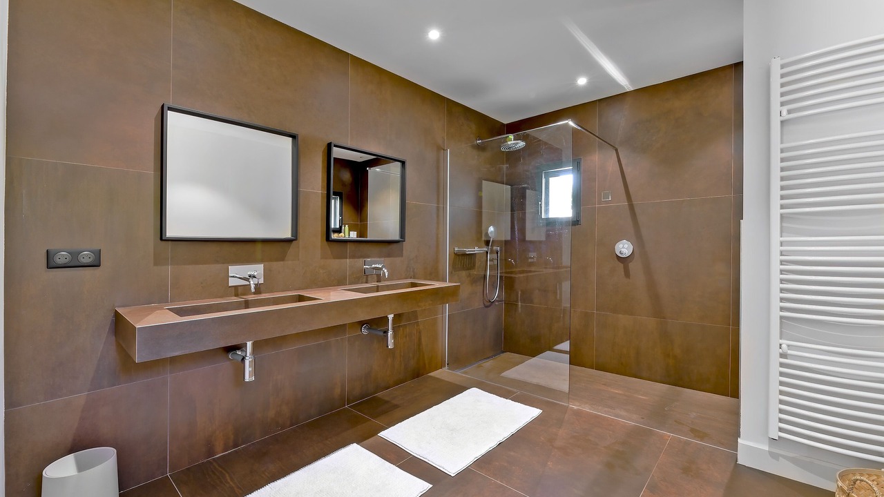 Photo of Bathroom in Eyragues