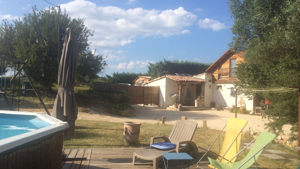Photo of Patio Balcony in Saint-Just-et-Vacquieres