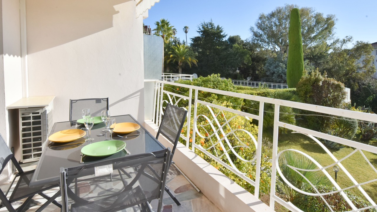 Photo of Outdoor in California - Pezou