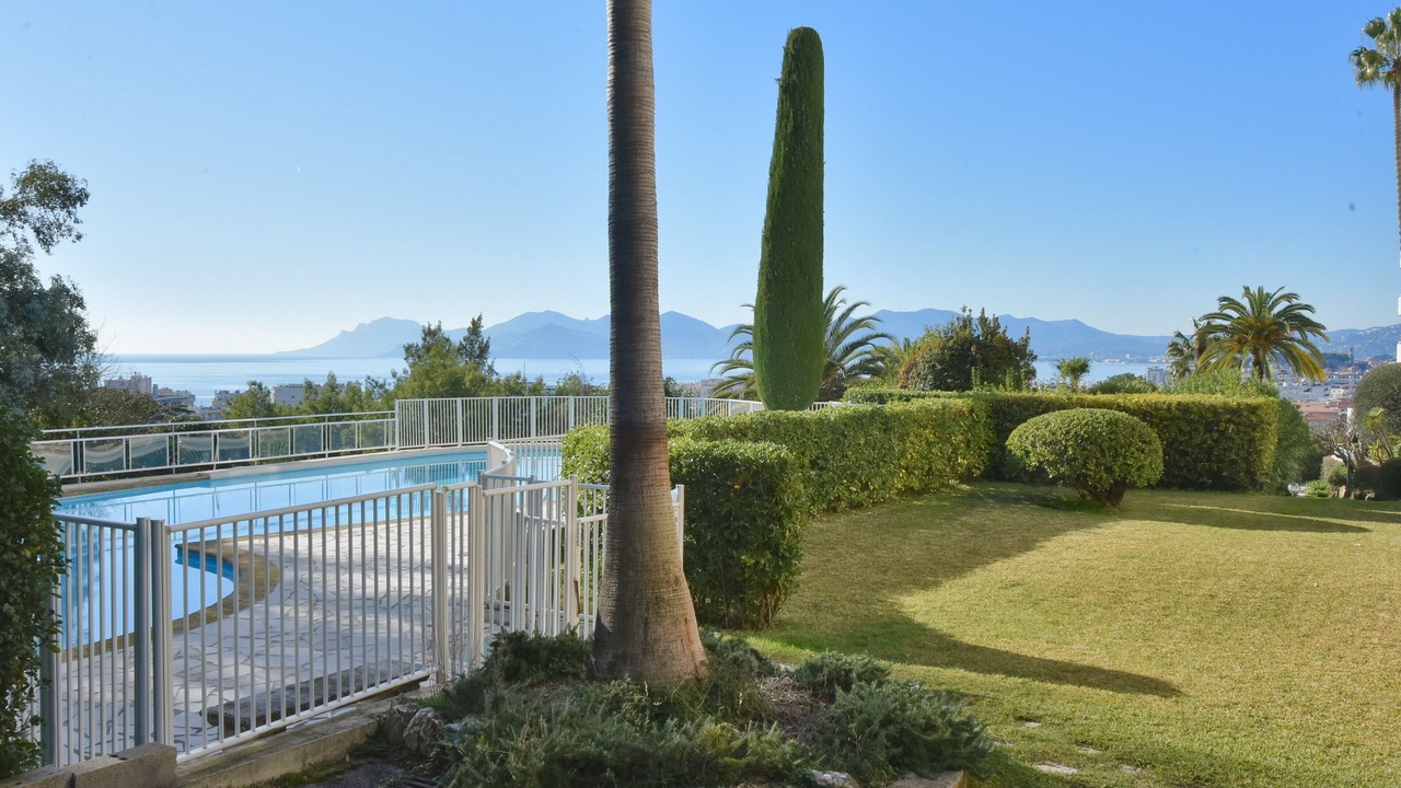 Photo of Outdoor in California - Pezou