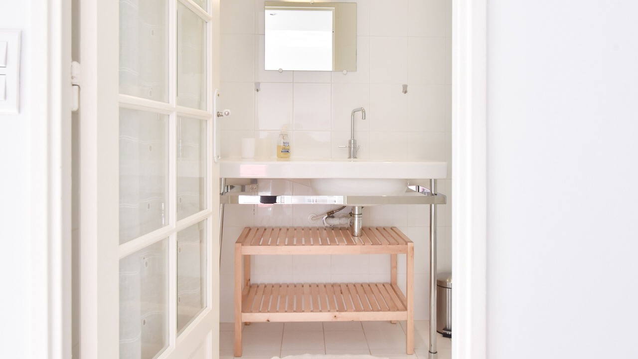 Photo of Bathroom in California - Pezou