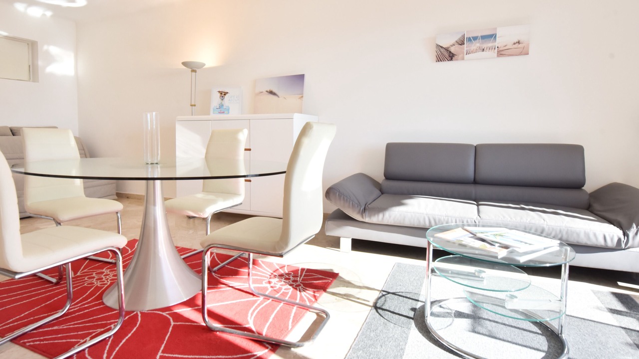 Photo of Livingroom in California - Pezou