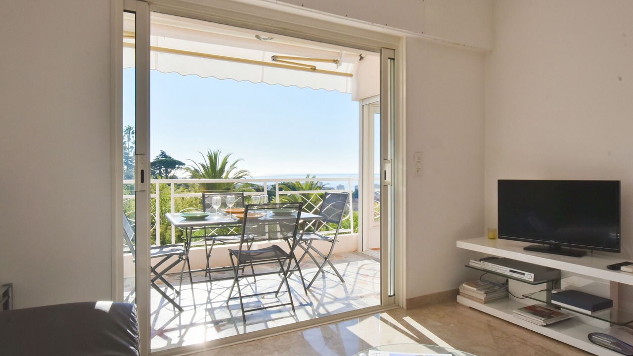 Photo of Livingroom in California - Pezou