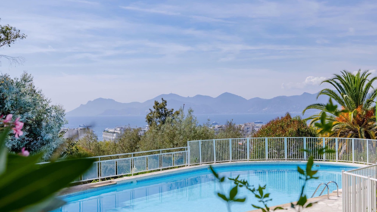 Photo of Outdoor in California - Pezou