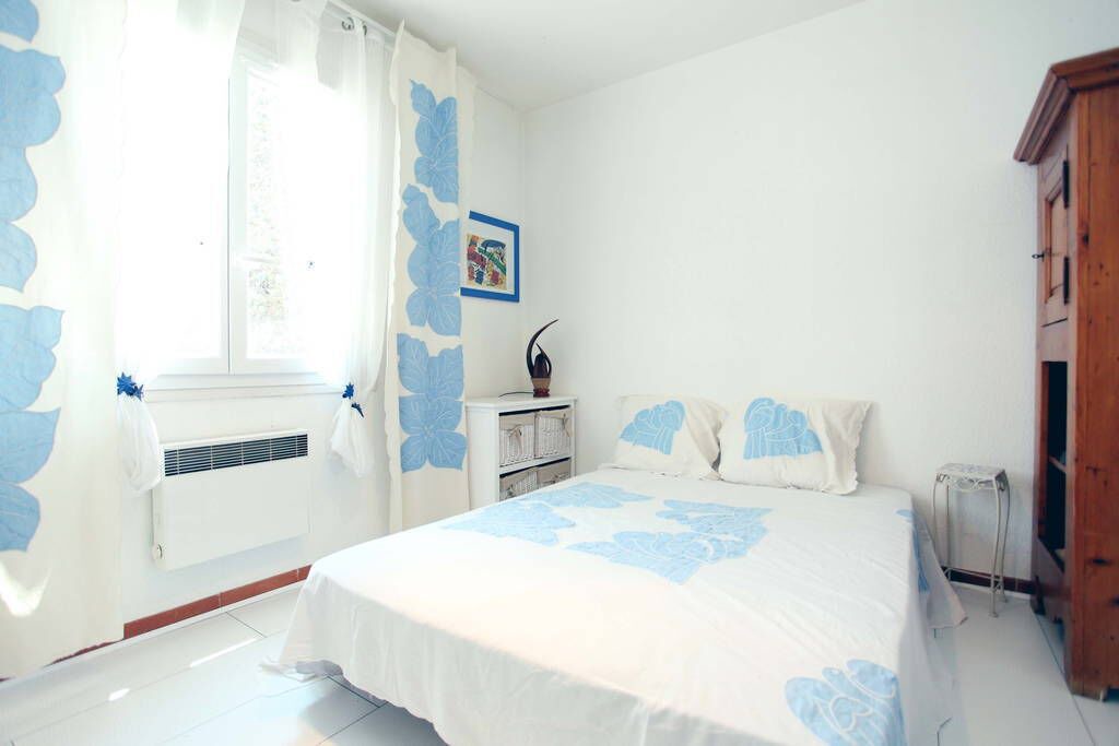 Photo of Bedroom in Roquefort-les-Pins