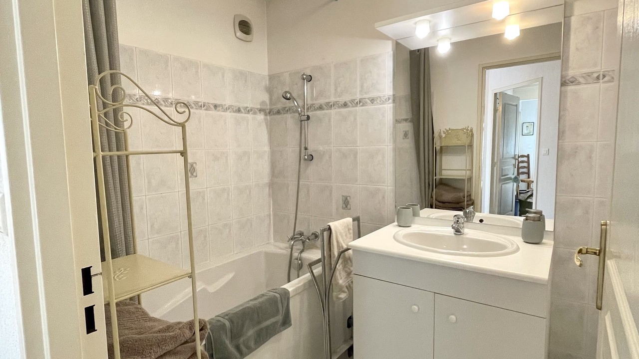 Photo of Bathroom in Avignon City Centre