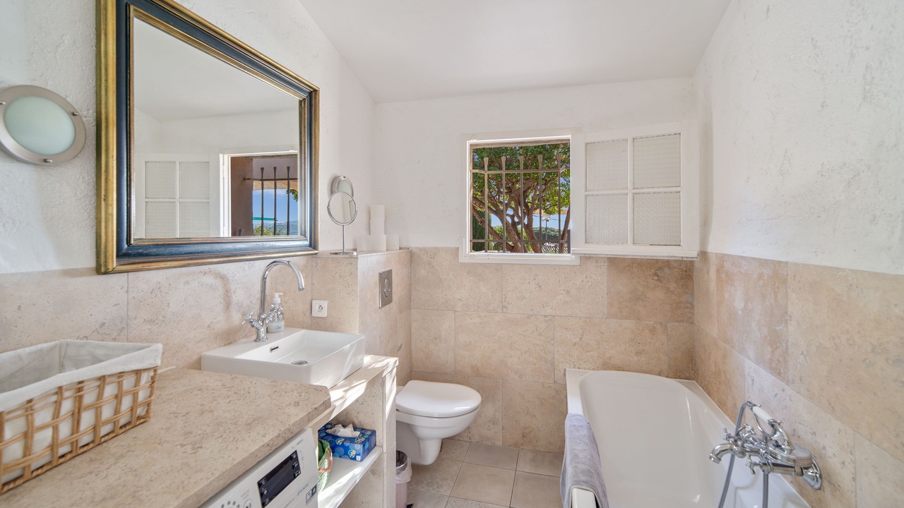 Photo of Bathroom in Guerrevieille