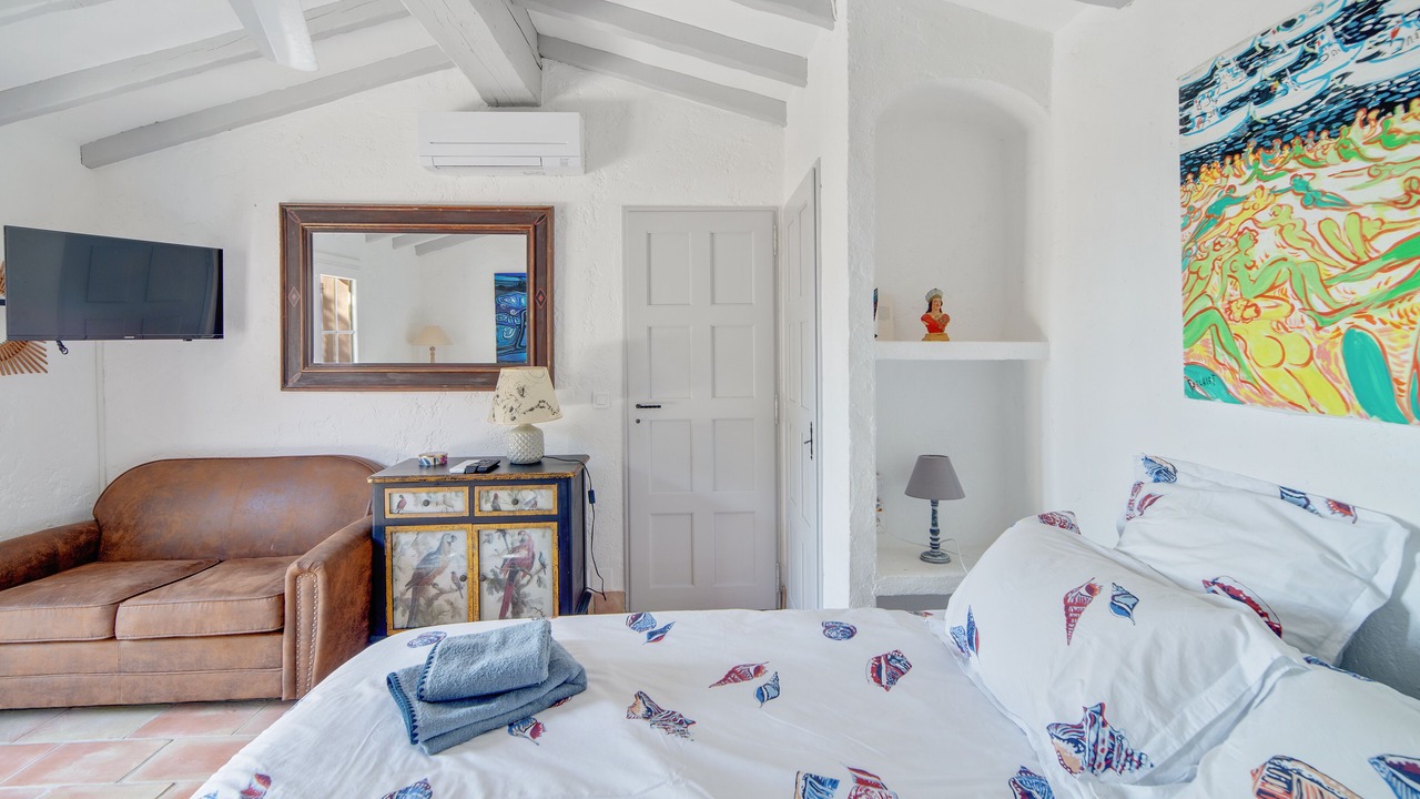 Photo of Bedroom in Guerrevieille