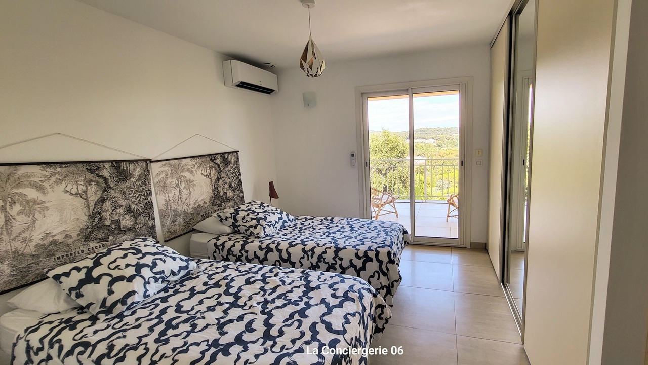 Photo of Bedroom in Mandelieu-La-Napoule