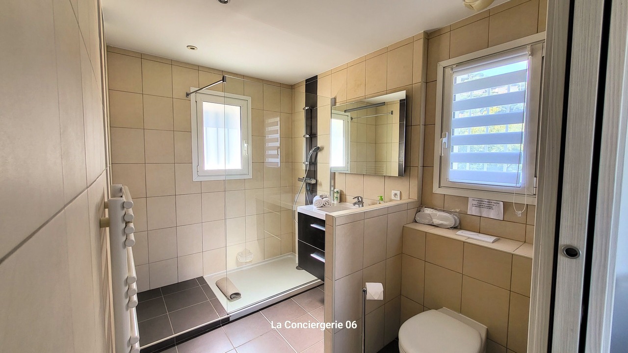 Photo of Bathroom in Mandelieu-La-Napoule