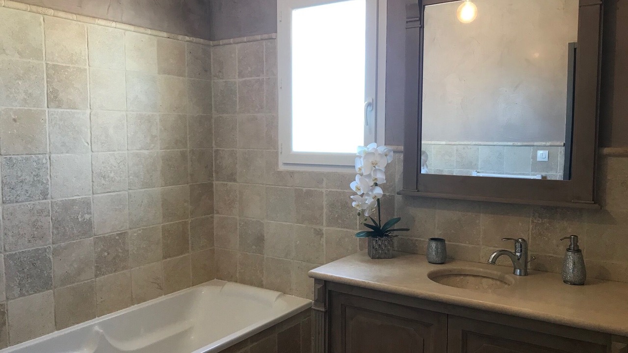 Photo of Bathroom in St.-Remy-de-Provence