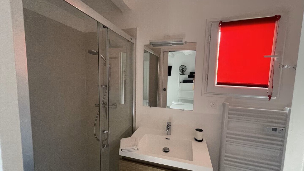 Photo of Bathroom in St.-Remy-de-Provence