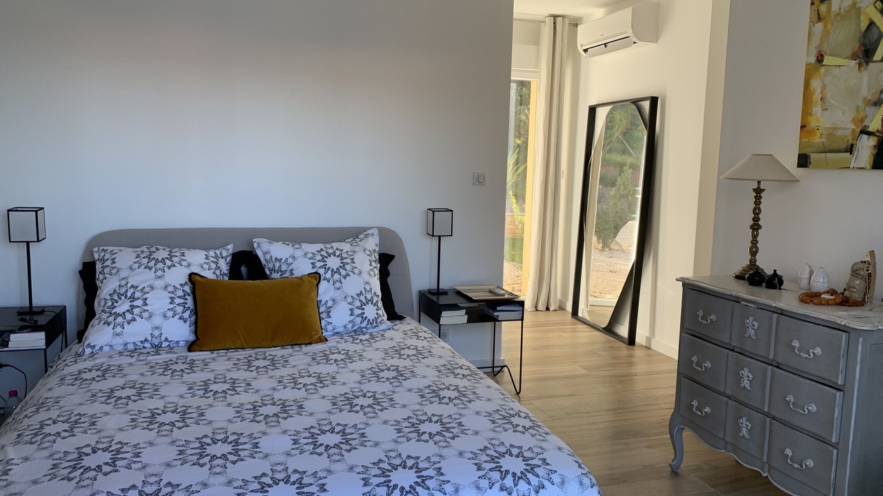 Photo of Bedroom in Eguilles