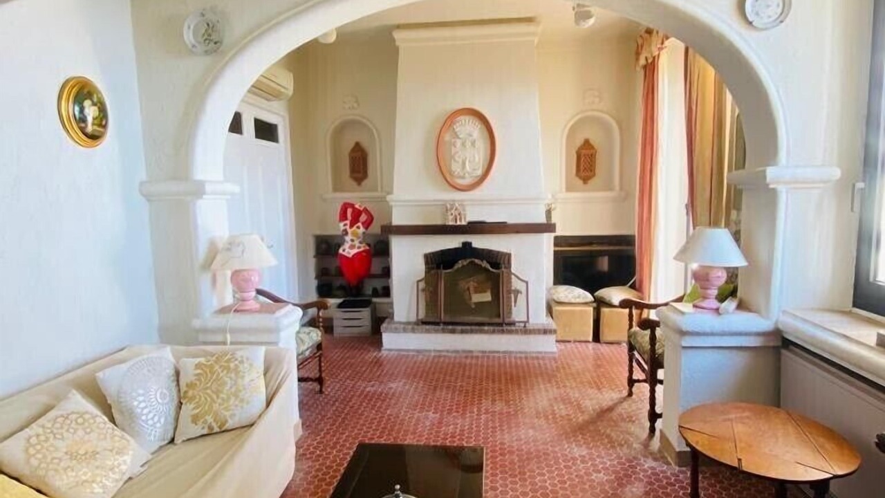 Photo of Livingroom in California - Pezou