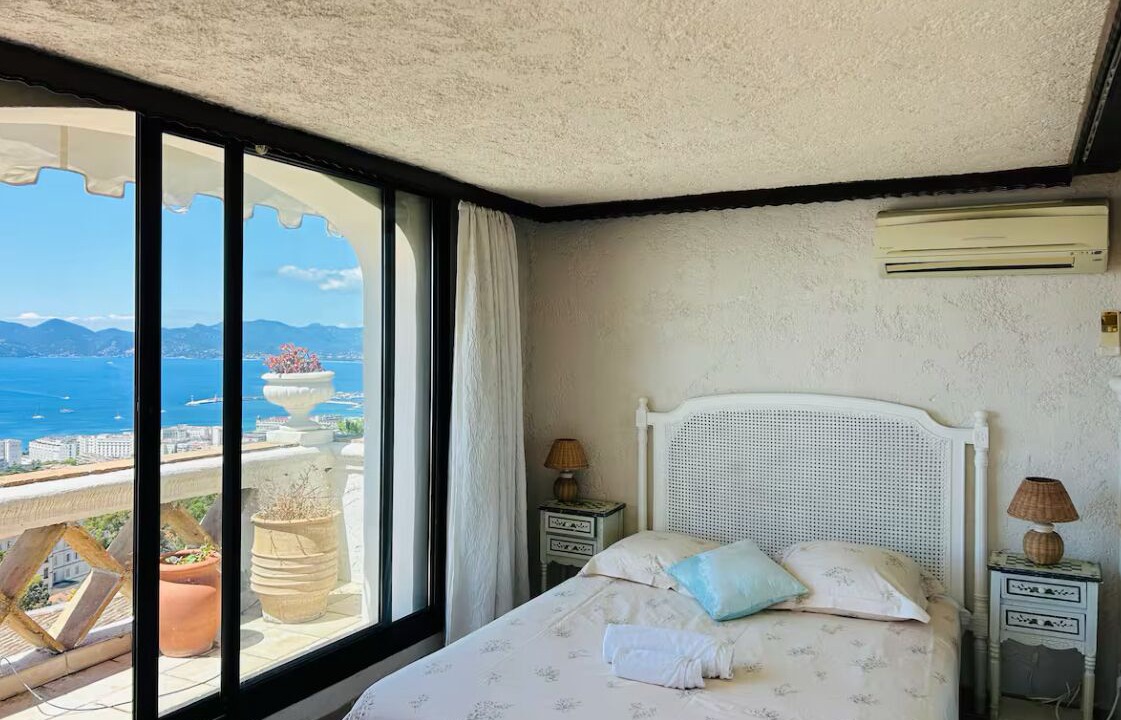 Photo of Bedroom in California - Pezou
