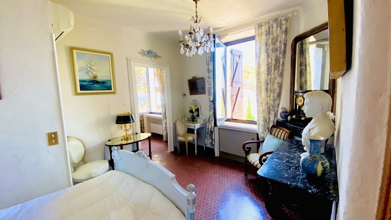 Photo of Bedroom in California - Pezou