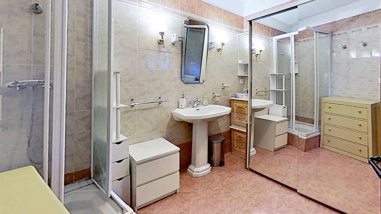 Photo of Bathroom in Mimet