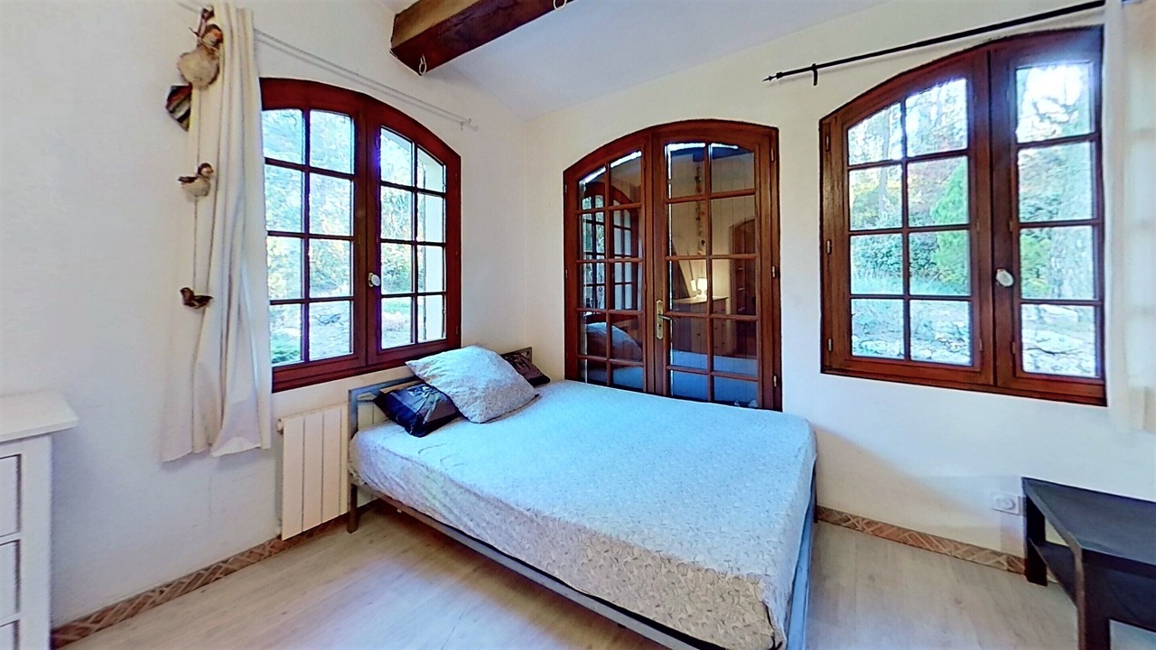 Photo of Bedroom in Mimet