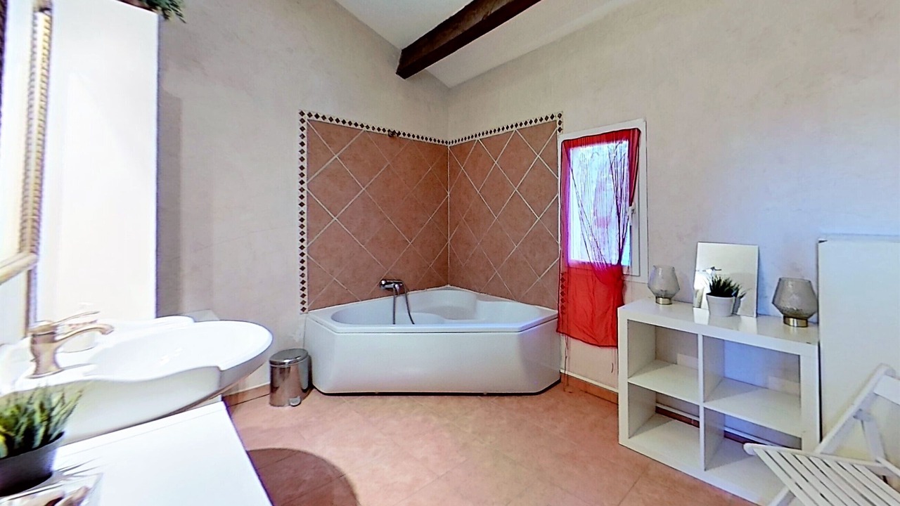 Photo of Bathroom in Mimet