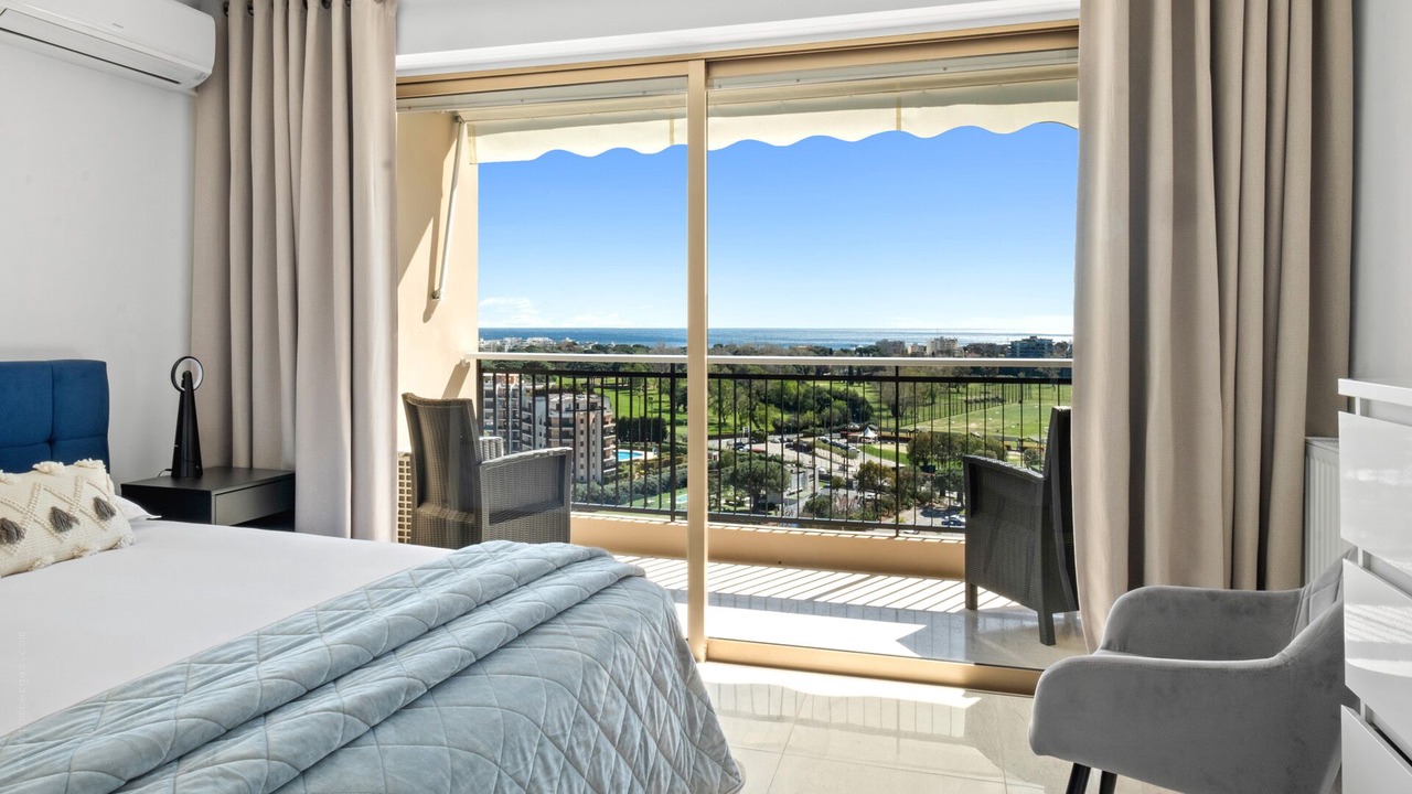 Photo of Bedroom in Mandelieu-La-Napoule