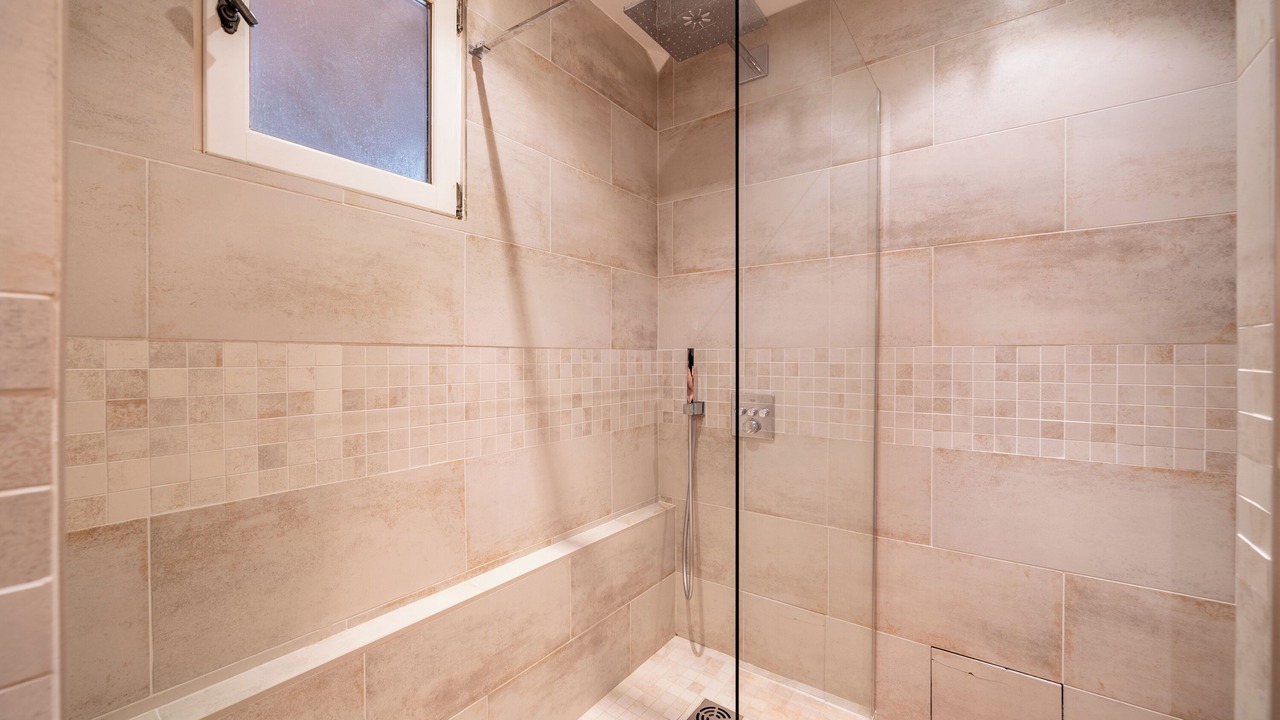Photo of Bathroom in Avignon City Centre