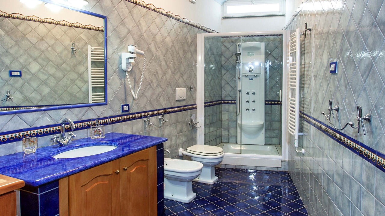 Photo of Bathroom in Furore