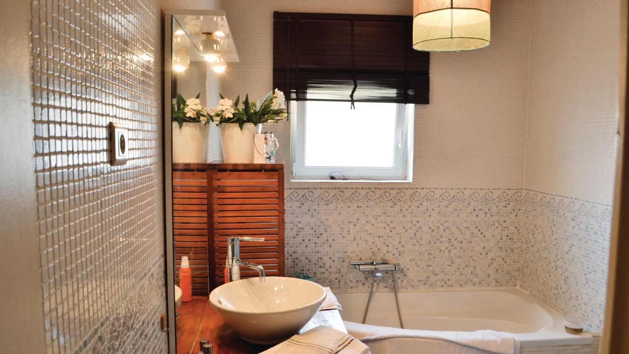 Photo of Bathroom in Roujan