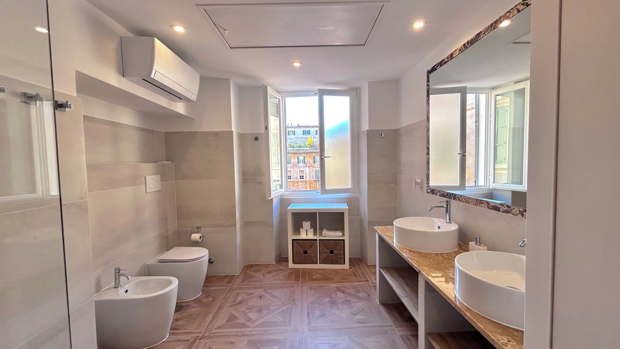 Photo of Bathroom in Rome City Centre
