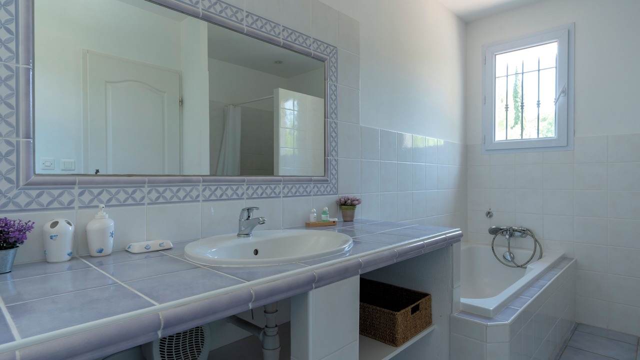 Photo of Bathroom in St.-Remy-de-Provence