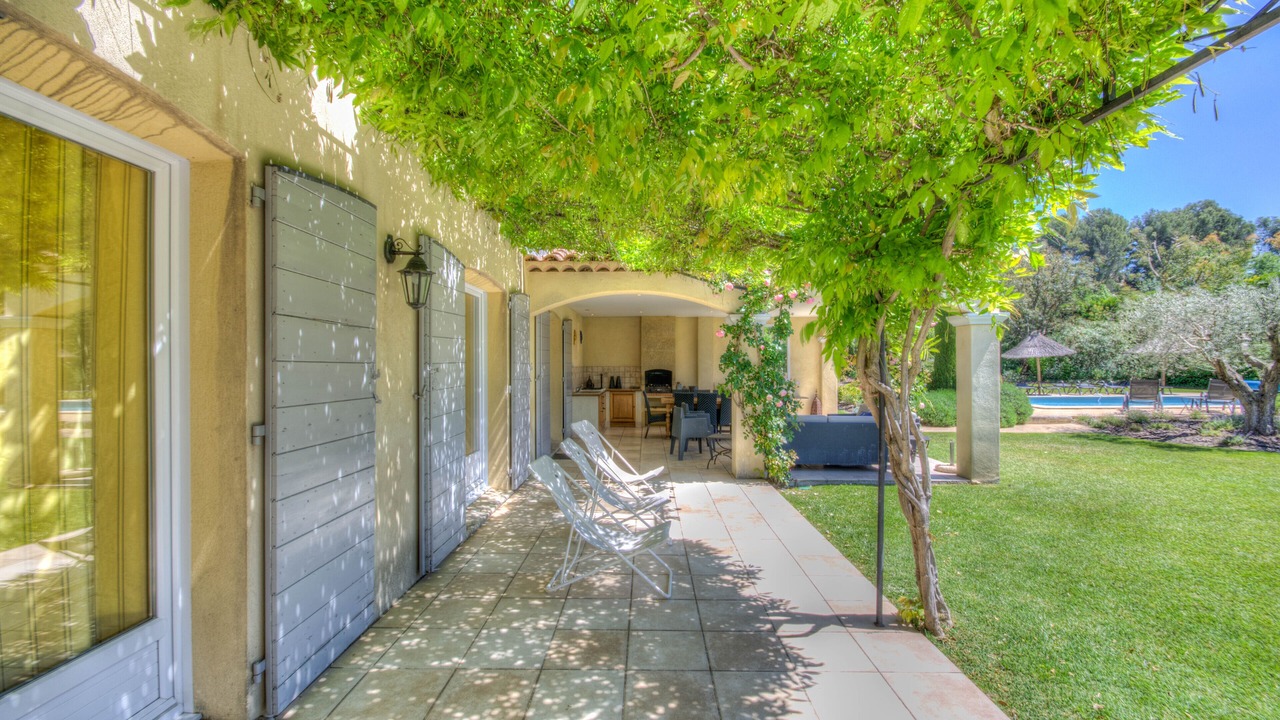 Photo of Patio Balcony in St.-Remy-de-Provence