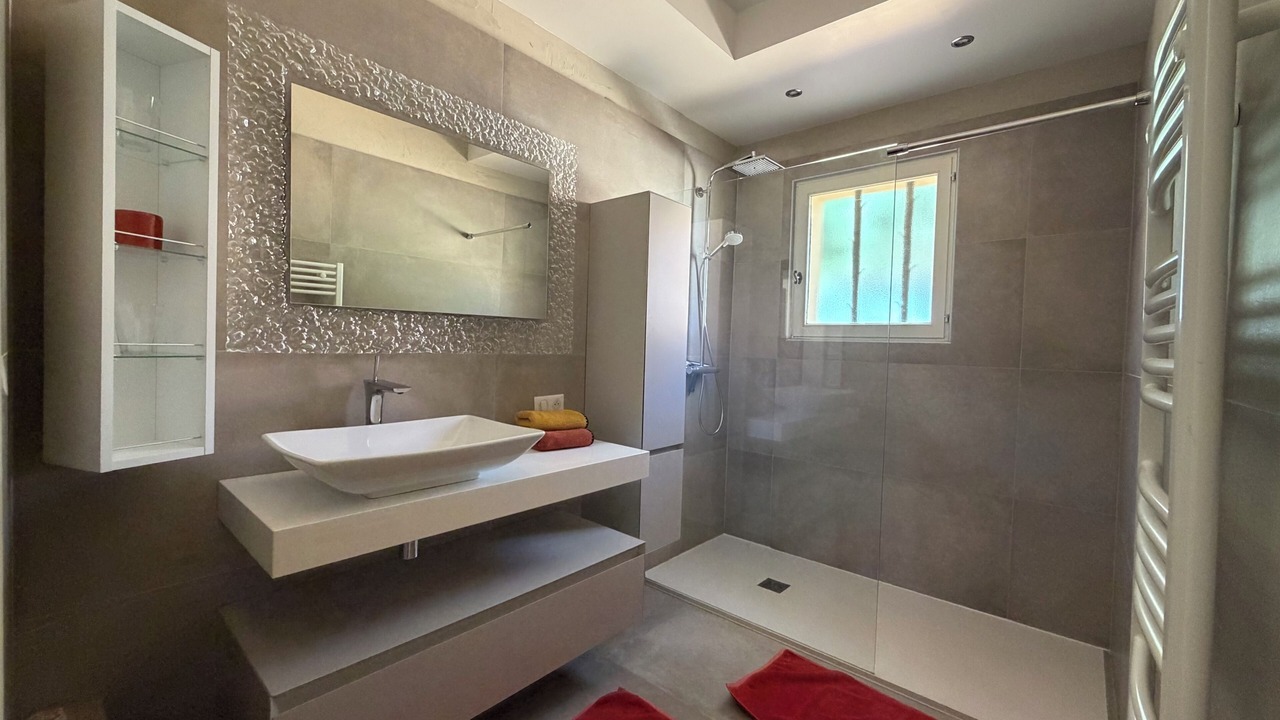 Photo of Bathroom in Labaume