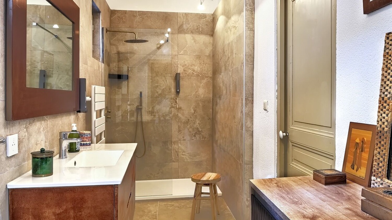 Photo of Bathroom in Arles
