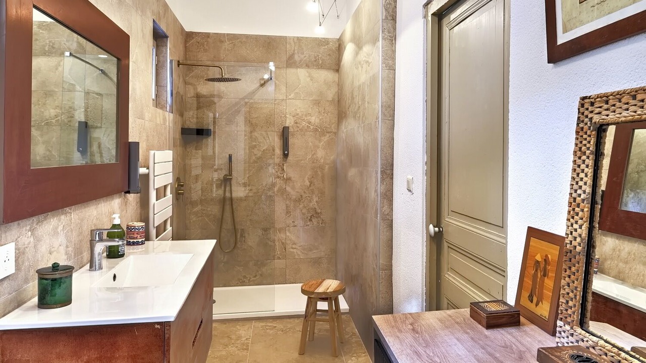 Photo of Bathroom in Arles