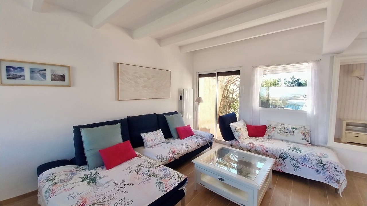 Photo of Bedroom in Saint-Pierre-la-Mer