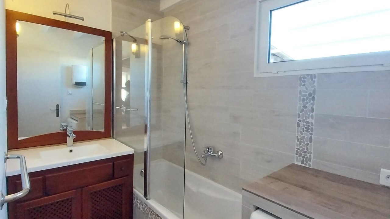 Photo of Bathroom in Saint-Pierre-la-Mer