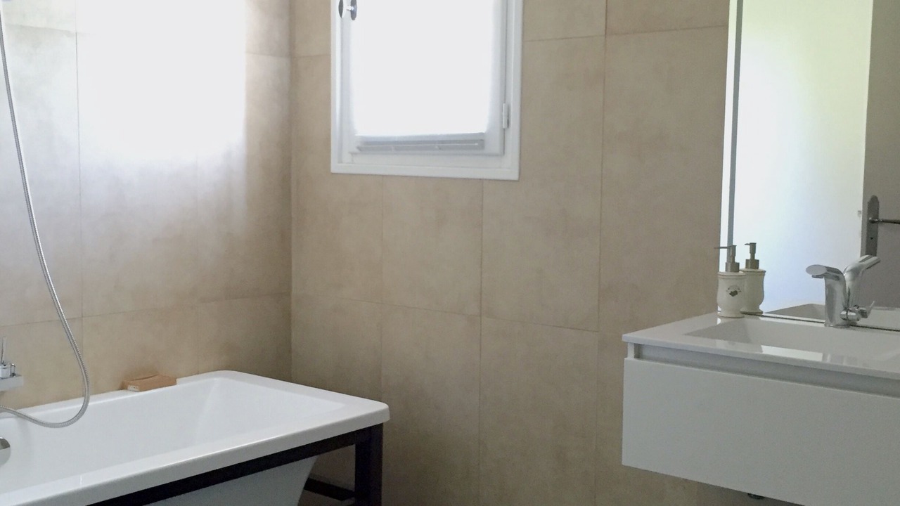 Photo of Bathroom in Eyragues