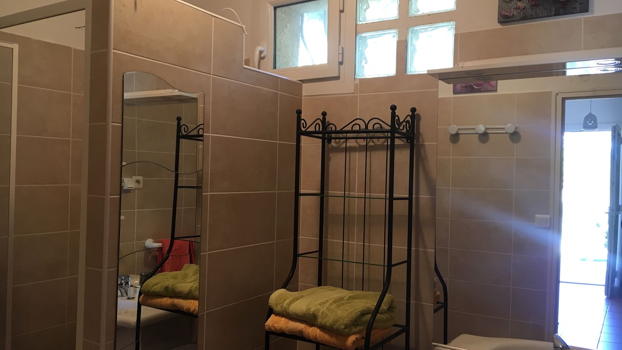 Photo of Bathroom in Ensues-la-Redonne