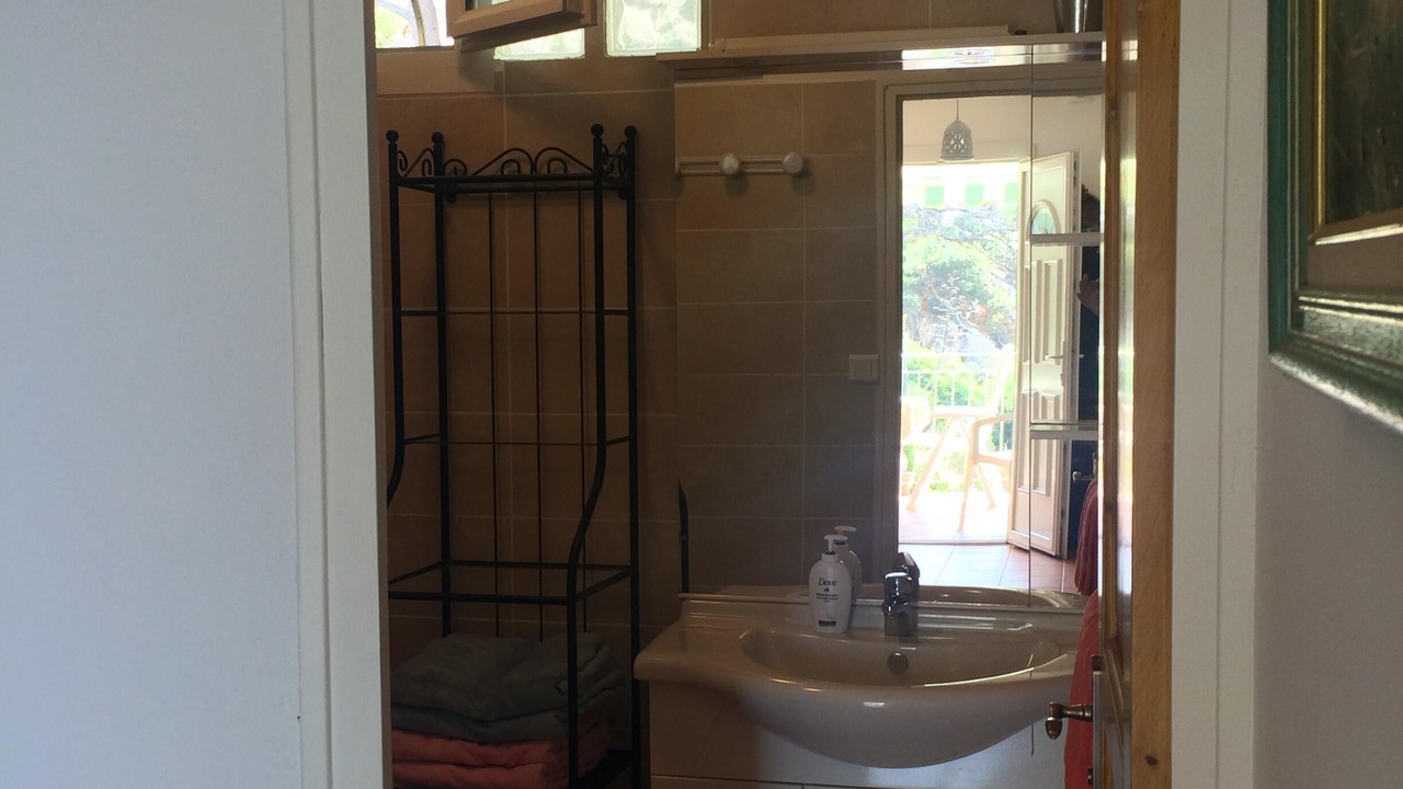 Photo of Bathroom in Ensues-la-Redonne